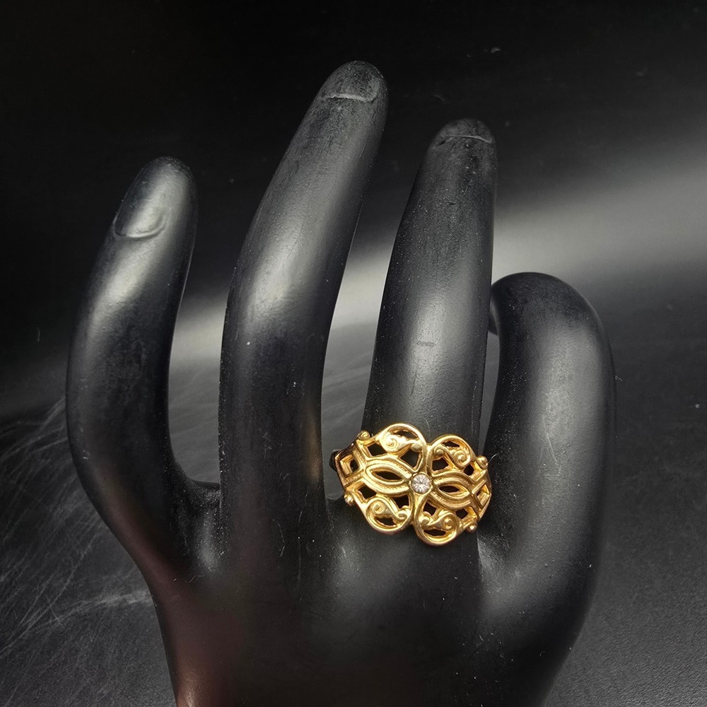 Avon Glistening Touch Filigree Ring Size 7.5 Gold Tone Vintage